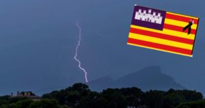 Tormenta y bandera de baleares con crespón negro